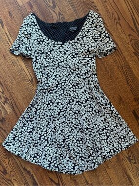 Vintage daisy mini dress LAUNDRY by Shelli Segal XS S